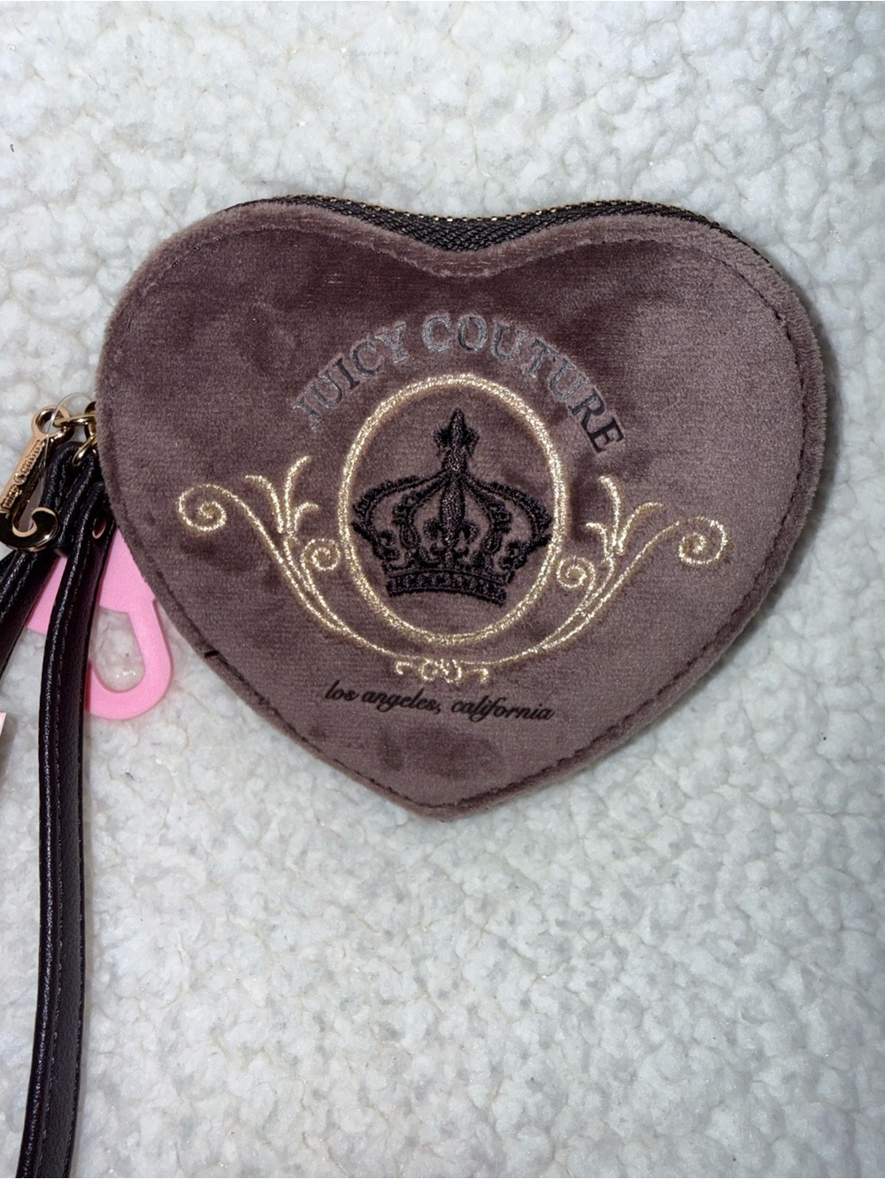 NWT Juicy Couture Juicy Magnifique Heart Zip Around Wristlet in Iced Coffee